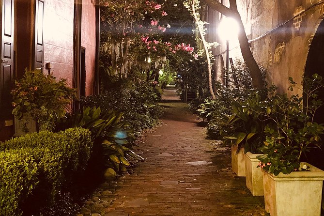 Charleston Haunted Booze and Boos Tour - Group Size and Duration