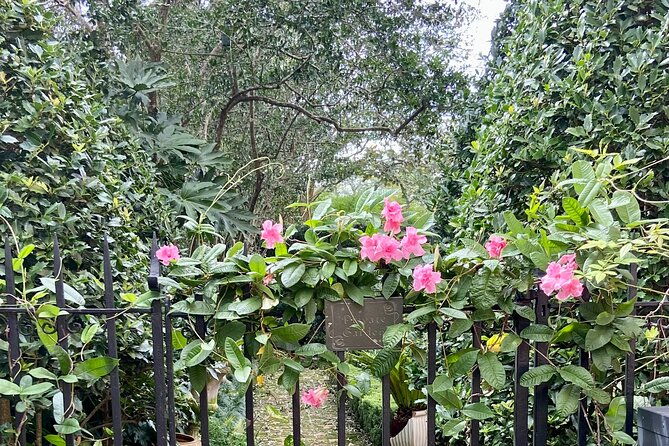 Charleston History and Horticultural Tours - Meta Description:  