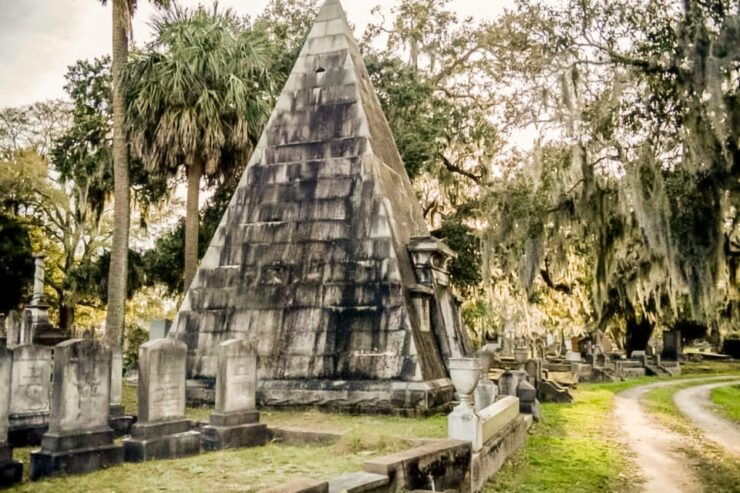 Charleston: Magnolia Cemetery Nighttime Tour - Cemetery History and Significance