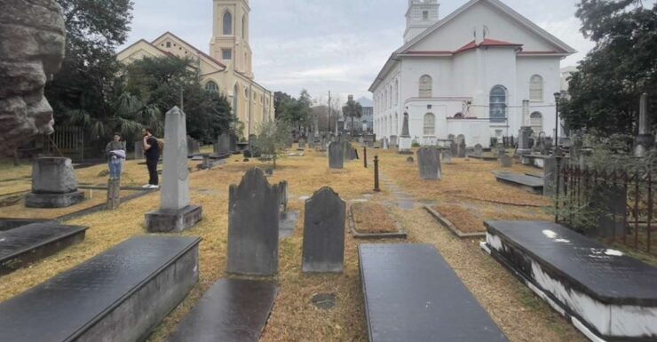 Charleston's Miracle Mile: Church and Cemetery Walking Tour - Tour Experience
