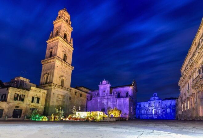 Charming Christmas Walking Tour in Lecce - Group Type and Guide Information