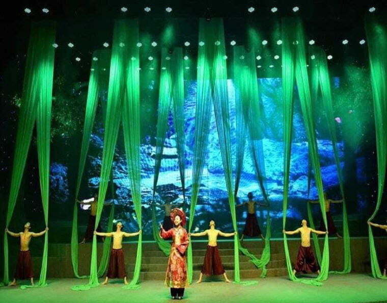 Charming Da Nang Show: Culture, History, Art Vietnamese Show - Venue and Transportation