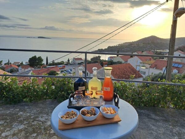 Charming Stories and Delightful Tapas & Dinner Eve - Frequently Asked Questions