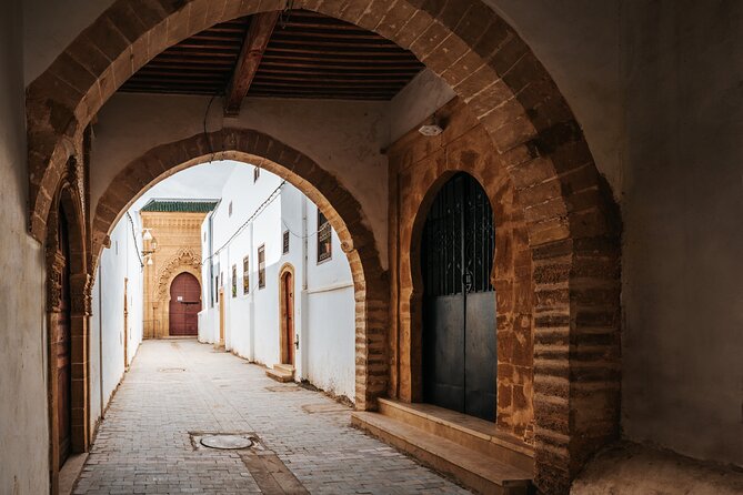 Charming Walk: Uncovering Sale's Enchanting History - Cultural Insights Shared