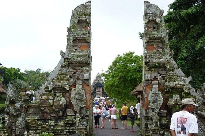 Charter Minivan Hi-Ace (14 seater) with Driver at Bali- 10 Hours Usage - How the Experience Feels