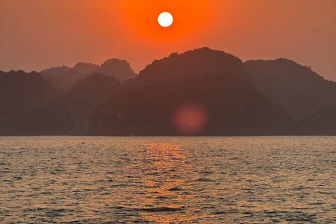 Charter Yacht 3-hour: Enjoy the Breathtaking Sunset on Halong Bay - What’s Included and What’s Not