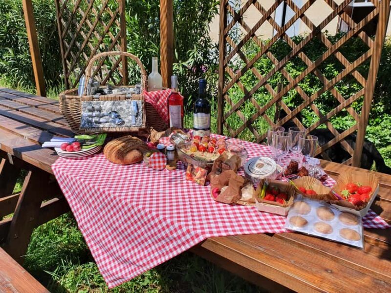 Château Champion: Picnic at the winemaker's - Who Will Love This Experience?