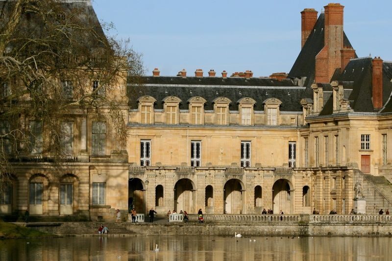 Chateau de Fontainebleau & Vaux-le-Vicomte Full Day Tour from Paris - Vaux-le-Vicomte: Rooms, Kitchens, and Formal Gardens