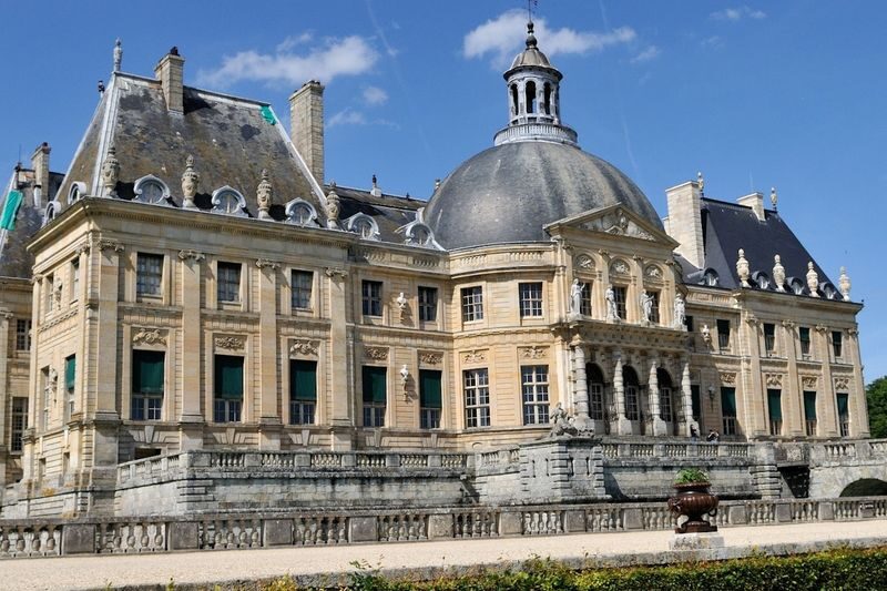 Chateau de Fontainebleau & Vaux-le-Vicomte Full Day Tour from Paris - Coach Travel and the Real Cost of a Full Day
