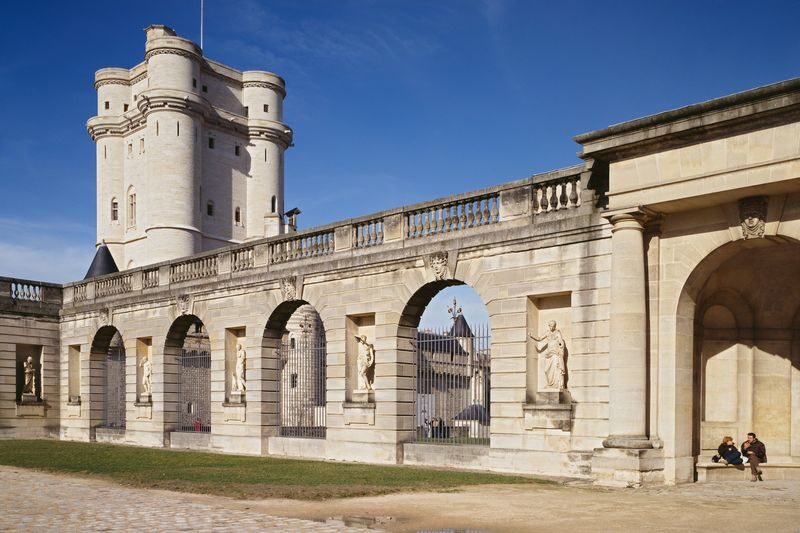 Chateau de Vincennes Ticket - A fortress with more than one story