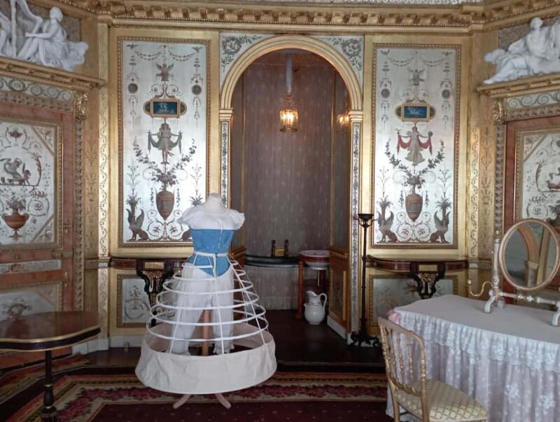 Château Fontainebleau: Semi-private guided tour in German, max. 6 participants - Good To Know