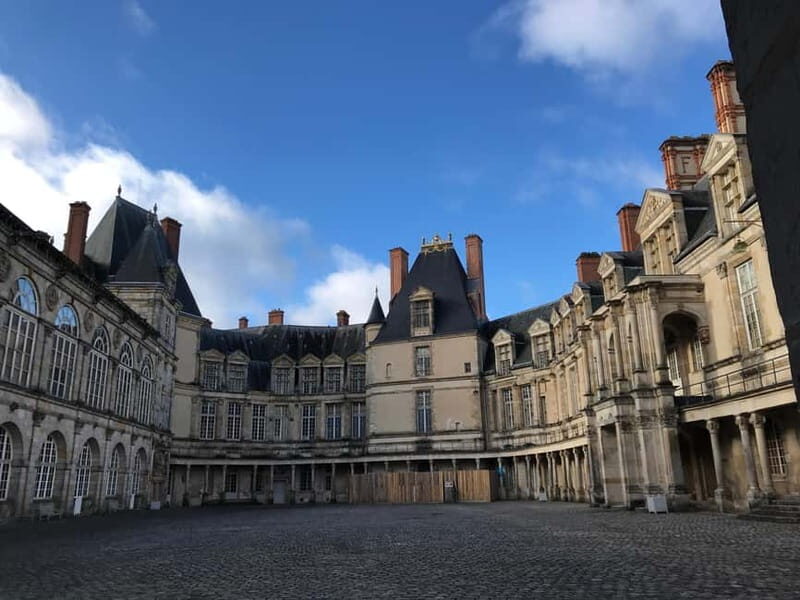 Château Fontainebleau: Semi-private guided tour in German, max. 6 participants - Value for Money