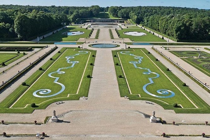 Chateau of Fontainebleau and Vaux Le Vicomte 9-Hour Private Tour - Common Questions
