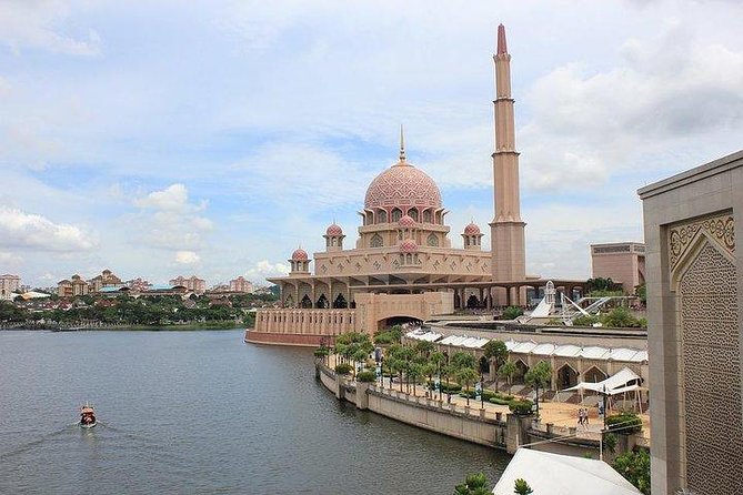 *Chauffeur: Kuala Lumpur to Singapore Transfer [Van] - Meeting and Pickup