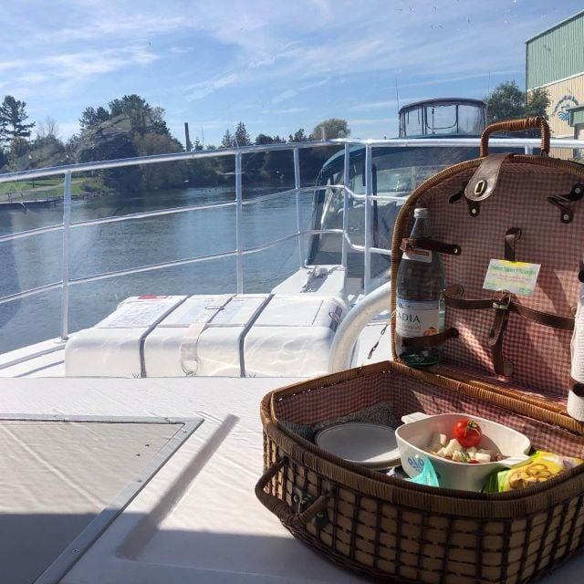 Cheboygan, MI: Lake Huron Glass Bottom Boat Shipwreck Cruise - Booking Details