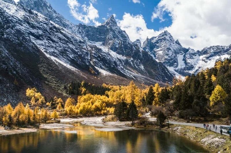 Chengdu: Bipenggou Scenic Area Day Trip with Guide - The Itinerary Breakdown