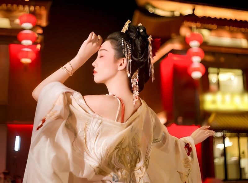 Chengdu Chunxi Road Hanfu Rental Photography Experience - Picking a look from several dynasties