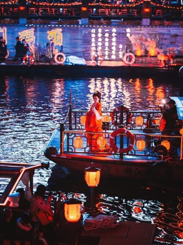 Chengdu Dongmen Wharf & Anshun Bridge Night Tour - Who will enjoy this boat ride