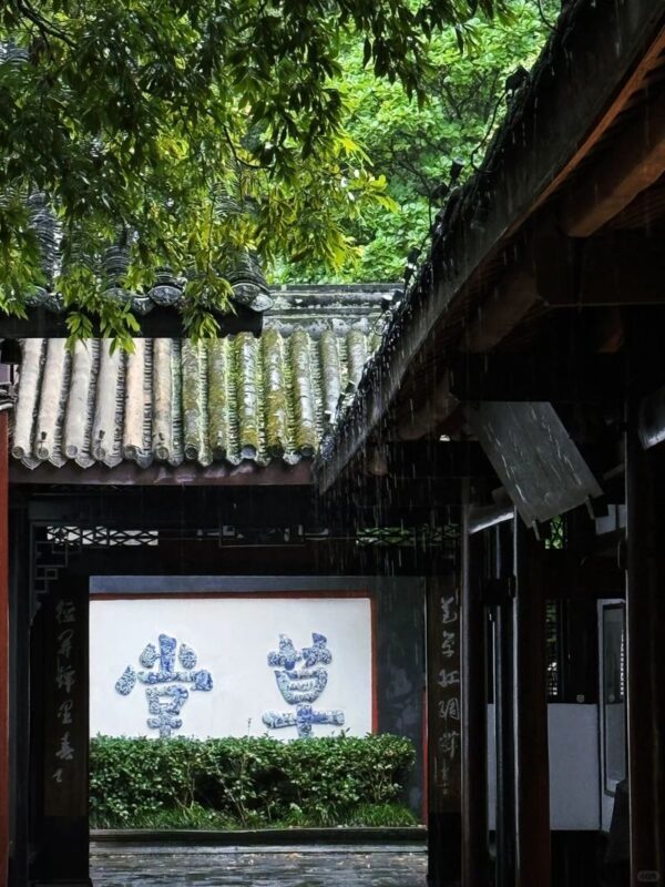 Chengdu Du Fu Thatched Cottage & Wuhou Shrine Full-Day Food Experience - A day built around history and appetite