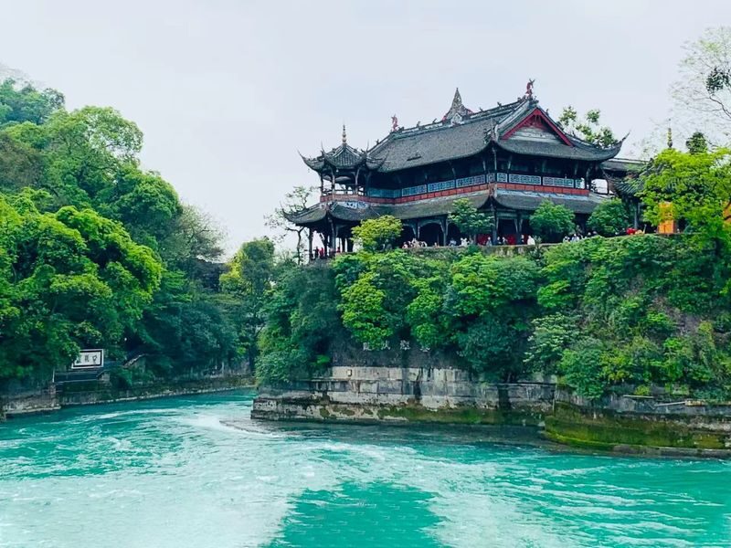 Chengdu Dujiangyan Irrigation System Full-Day Small Group Tour (Inc. Nanqiao Bridge Night Visit) - What the guided visit adds