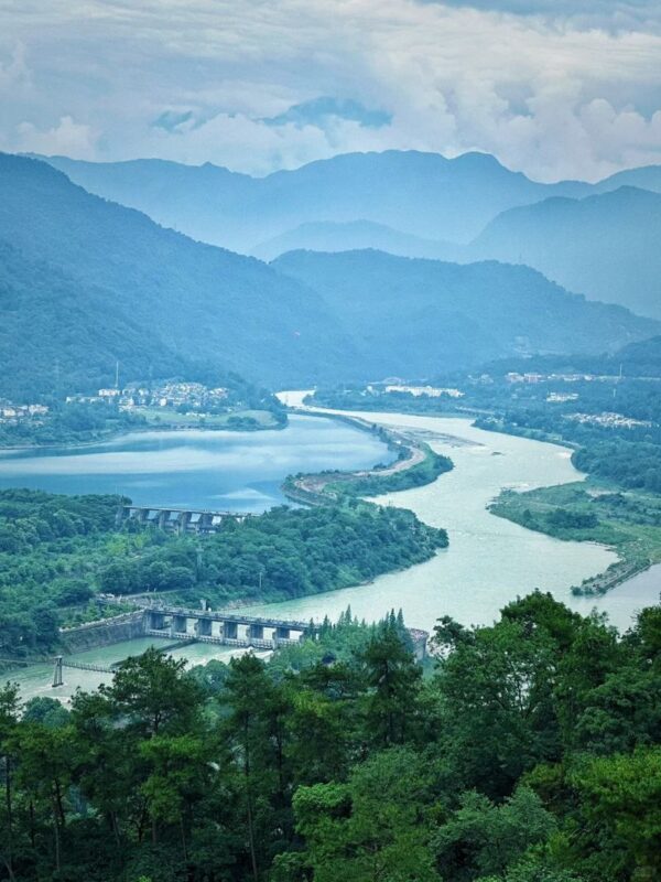 Chengdu Dujiangyan & Panda Valley Day Experience - Dujiangyan: an engineering lesson in three parts