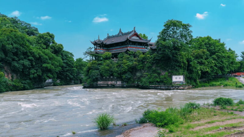 Chengdu: Dujiangyan Worlds Oldest Water Conservancy Project - An Introduction to Dujiangyan’s Marvels