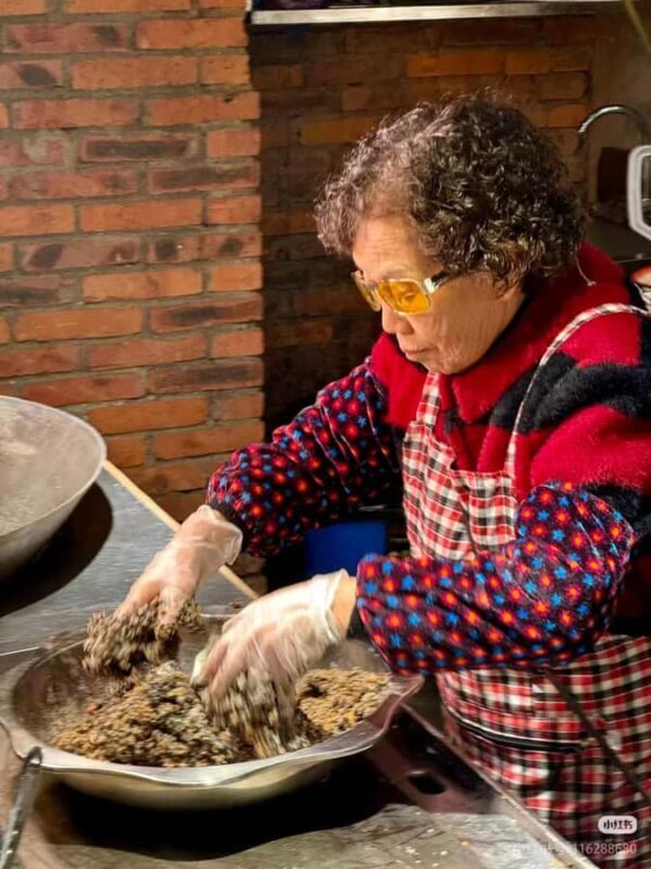 Chengdu Food & Blessings Tour: Market Bites & Temple Fortune - Good To Know