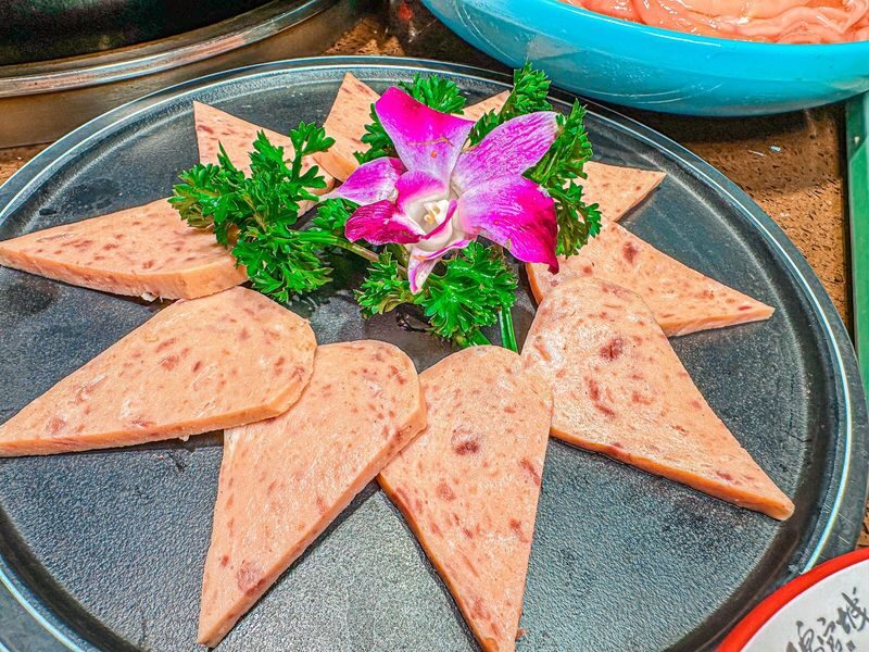 Chengdu Golden Age Brocade City Hot Pot, Intangible Cultural Heritage Sichuan Opera Face-Changing - Drinks included, with one table-level limit