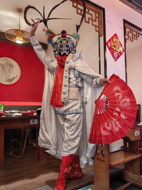 Chengdu Golden Age Brocade City Hot Pot, Intangible Cultural Heritage Sichuan Opera Face-Changing - Who should book this hot-pot meal?