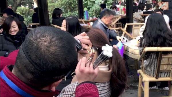 Chengdu: Illuminated Night Tour With Sichuan Opera or Hotpot - The Sum Up
