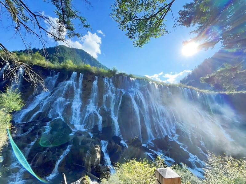 Chengdu Jiuzhaigou Full-Day Small Group Tour - Seasons, crowds, and what the view may look like