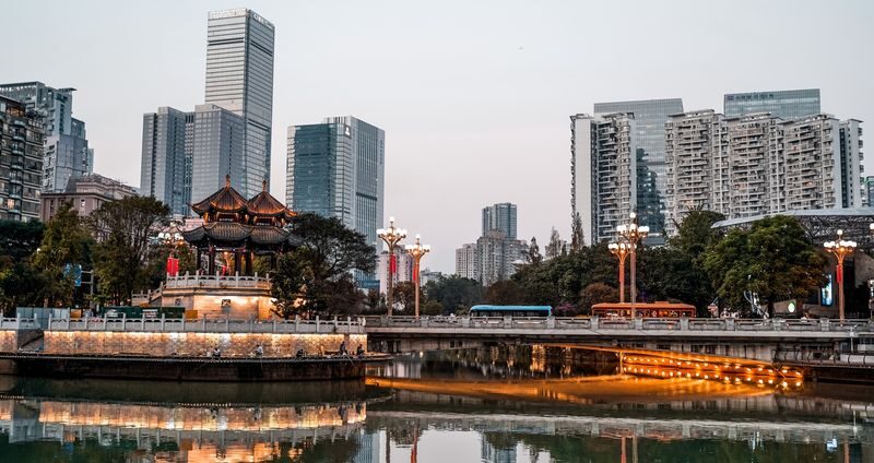 Chengdu Night Cruise on Jinjiang River - Why Anshun Bridge gets the attention