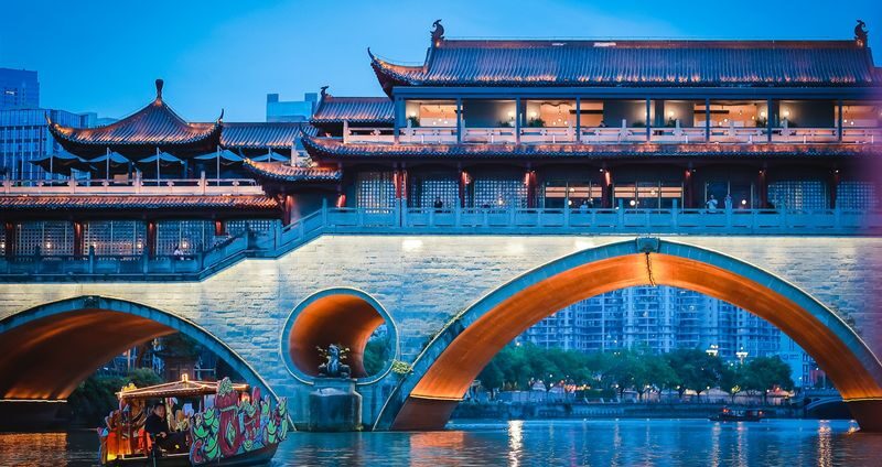 Chengdu Night Cruise on Jinjiang River - Timing, crowds and the best moment to go