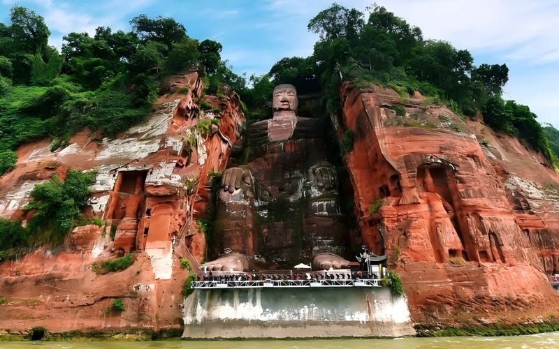 Chengdu Panda and Leshan Giant Buddha Private 2-Day Tour - Two days, two very different Chengdu-area sights
