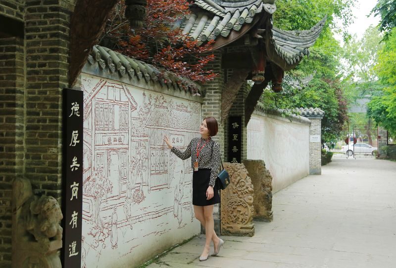 Chengdu Sichuan Cuisine Museum Experience - Try the tools, then settle in for tea
