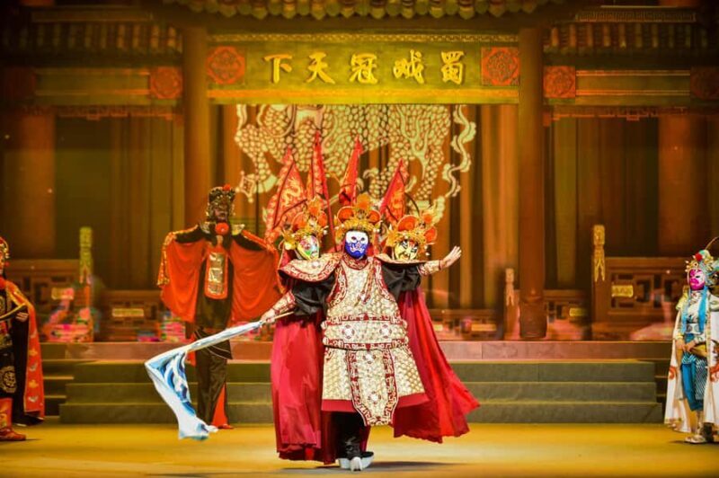 Chengdu: Sichuan Opera Show  Fu Rong Guo Cui - A Closer Look at the Show