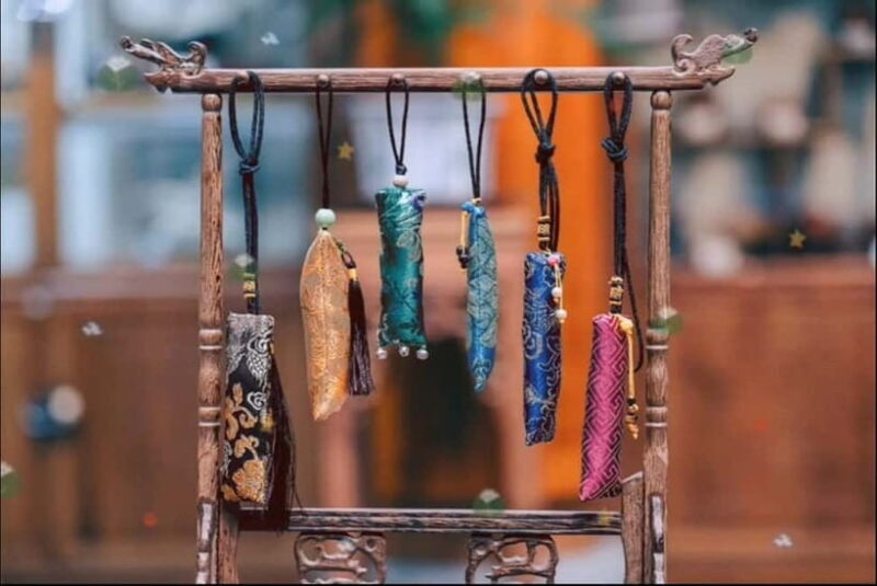 Chengdu: Traditional Handicrafts Workshop with Tea Break - Discovering Chengdu’s Handicraft Traditions