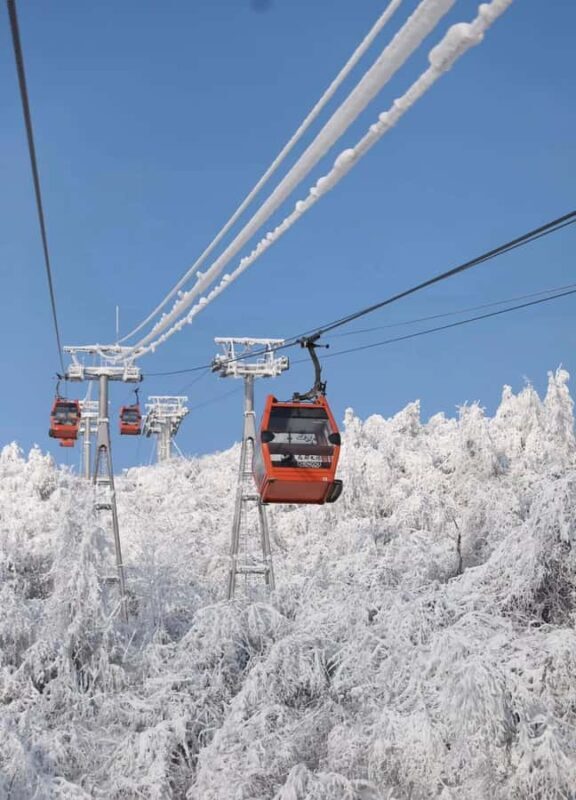 Chengdu: Xiling Snow Mountain Tour with Cable Car & Hiking - Yingxue Square: Meadows and Mountain Views