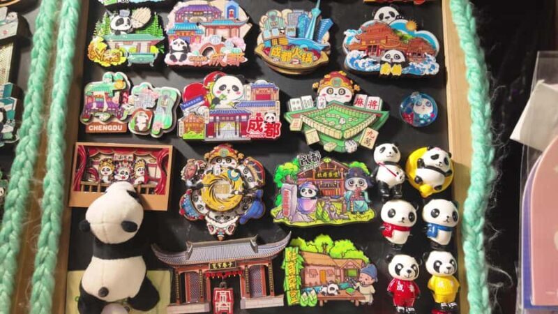 Chengdu:Private Riverside Deep Dive Citywalk - The Details That Make It a Good Value