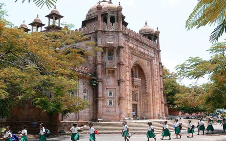 Chennai, Kapaleeshwarar Temple & Marina Beach Private Tour - Fort Museum