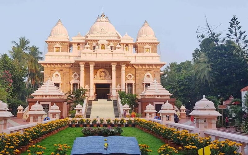 Chennai: Temples, Churches & Forts Heritage Sites Tour - Connecting Past and Present: Vivekananda House and Marina Beach