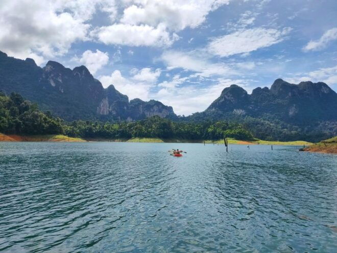 Cheow Lan Lake and Nam Rad Emerald Pool - Enjoy a Thai Lunch at the Raft House