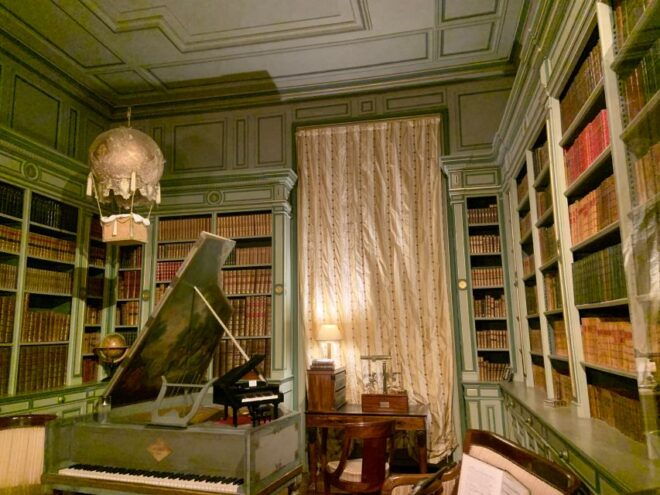 Cheverny : the 17th Century Chateau of the Loire Valley - Ownership Legacy