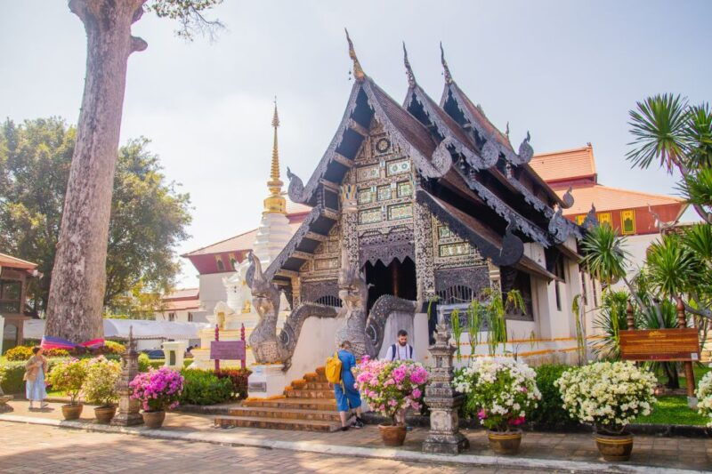 Chiang Mai: 3 Hour Old City and Temples Guided Walking Tour - Itinerary Highlights
