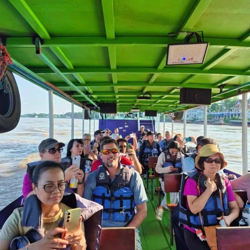Chiang Mai: 3 Temples Golden Triangle Long Neck Boat Trip - The Guides and Experience Quality