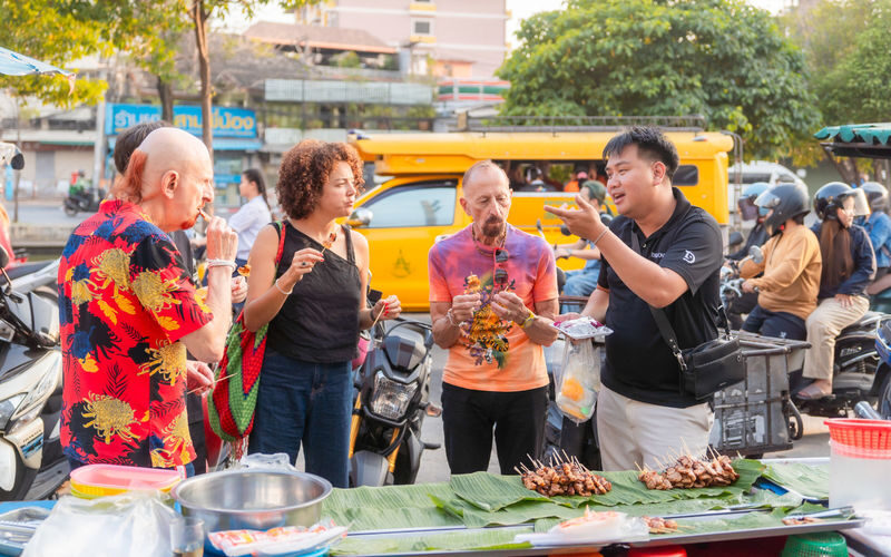 Chiang Mai After Dark: Golden-lit Temples & Lanna Food Trail - The evening’s highlights