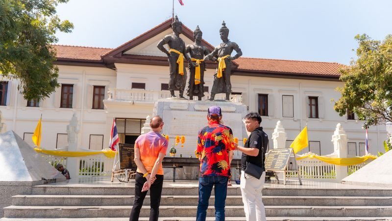 Chiang Mai After Dark: Golden-lit Temples & Lanna Food Trail - Temples and food, in one evening
