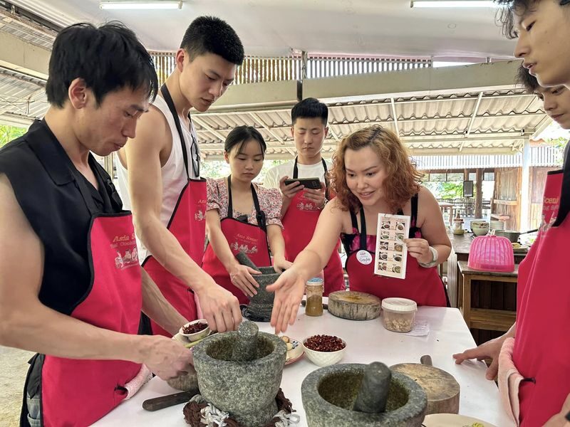 Chiang Mai Asia Scenic Thai Cooking School - Town class or farm class: choosing the right setting