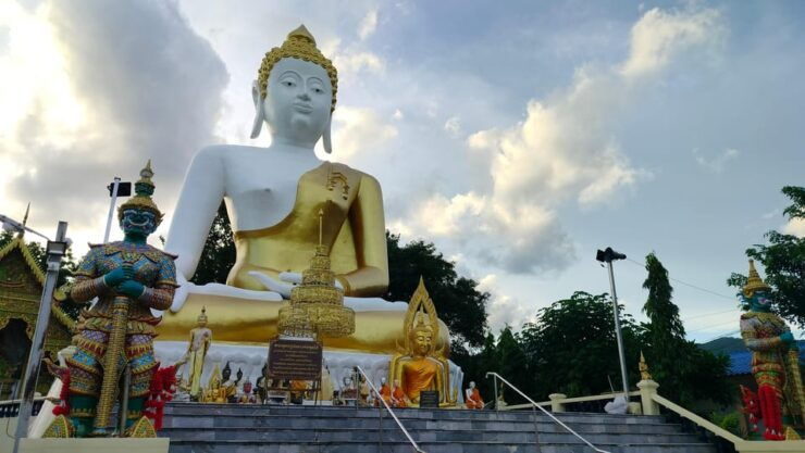 Chiang Mai: Bamboo Rafting and Wat Phra That Doi Kham - Key Points