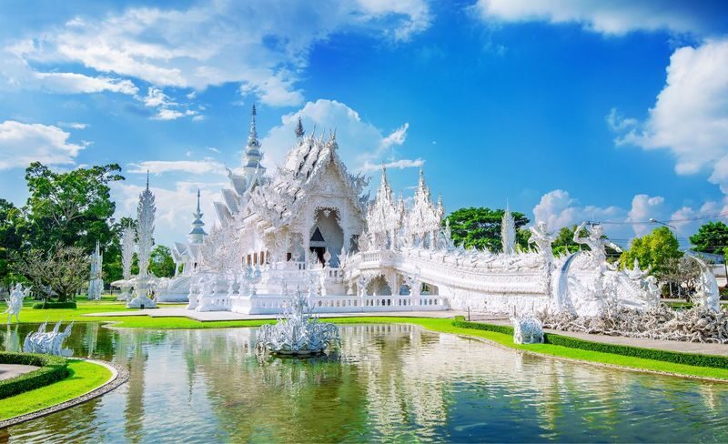 Chiang Mai: Blue White Black Temple in Chiang Rai - The day at a glance